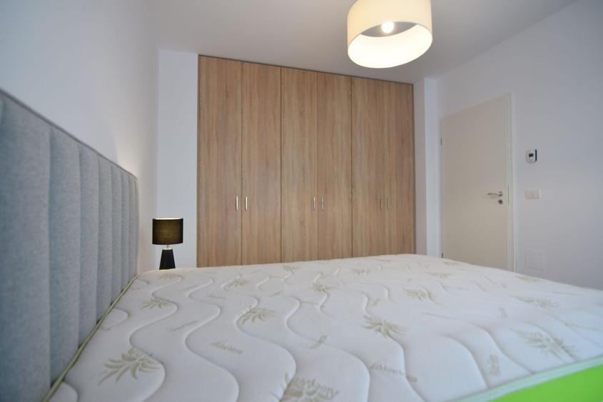 Apartament cu 3 camere semidecomandat, mobilat în Aradului