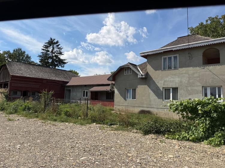 Casă cu 4 camere în Cornu Luncii