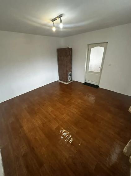 Casă cu 2 camere cu Teren 2700 Mp în Mica