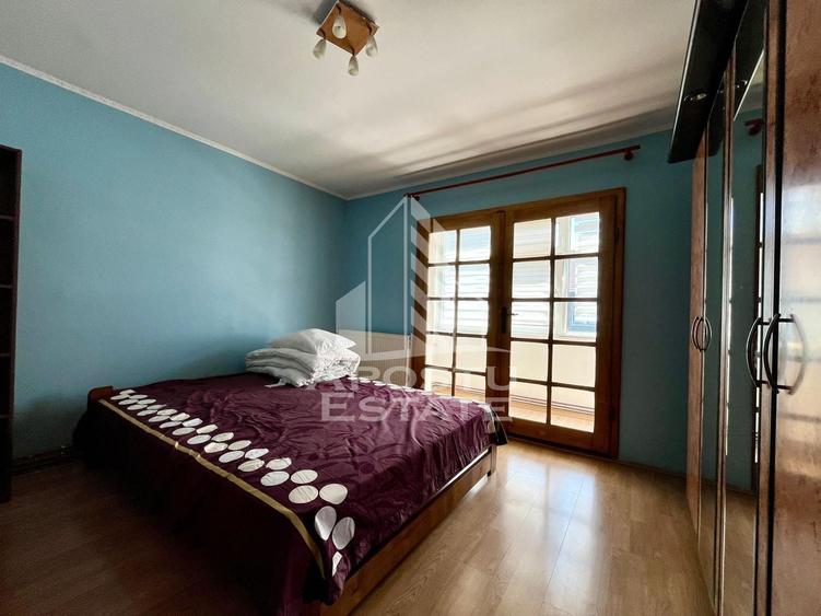 Apartament cu 3 camere decomandat, mobilat în Bucovina