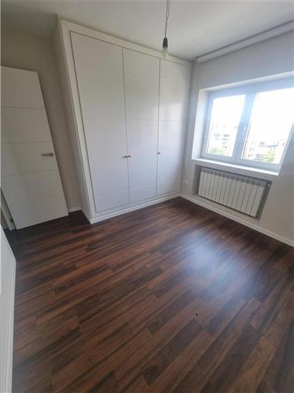 Penthouse cu 5 camere decomandat în 1 Mai