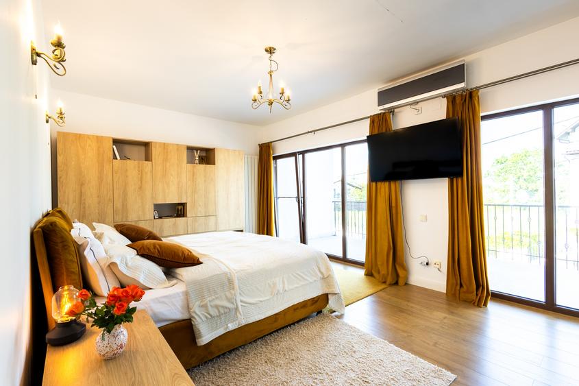 Casă cu 6 camere cu Garaj în Mogoșoaia