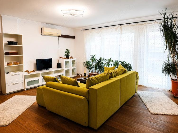 Apartament cu 4 camere decomandat în Est
