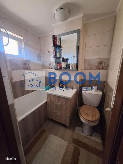 Apartament cu 3 camere semidecomandat în Ostroveni