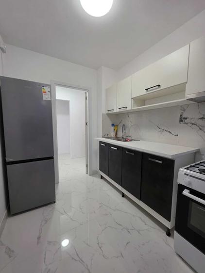 Apartament cu 3 camere semidecomandat în Colentina