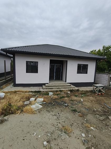 De vanzare Casa la sol si Vila P+1 in Navodari - 5
