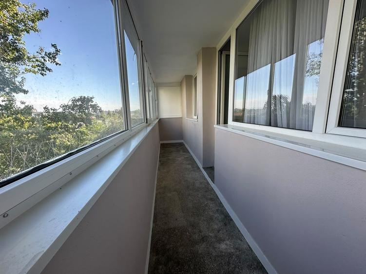 Apartament cu 3 camere semidecomandat, mobilat în Barbu Văcărescu