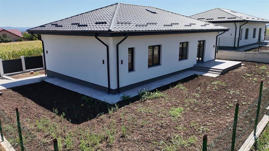 Casă individuală cu 4 camere cu Canalizare în Breazu