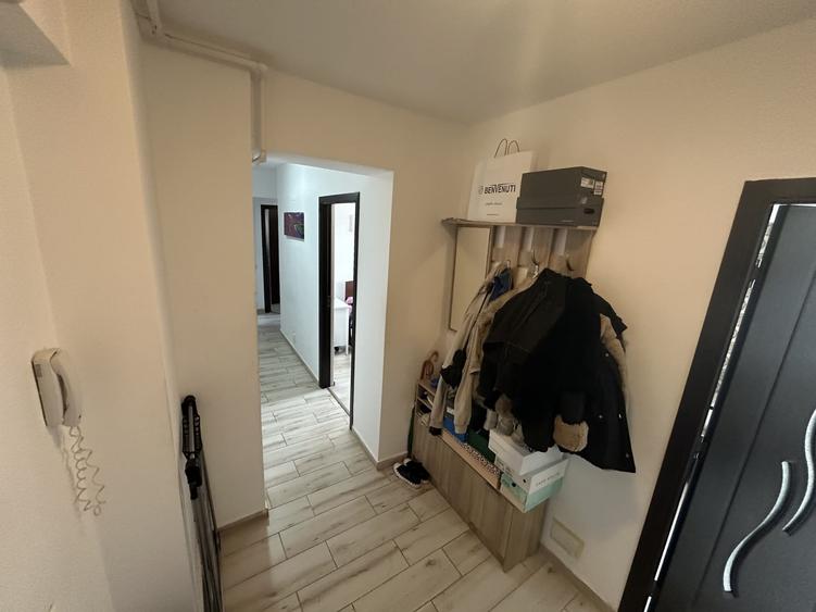 Apartament cu 3 camere decomandat, mobilat în Berceni