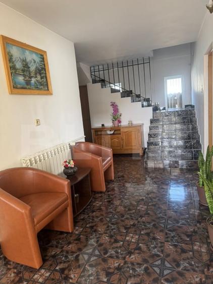 Casă individuală cu 7 camere cu Canalizare în Est