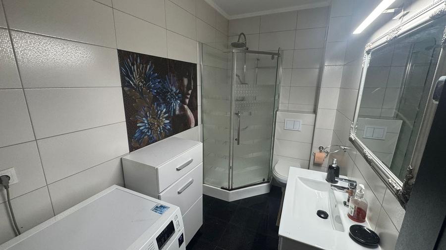 Apartament cu 2 camere, mobilat în Est