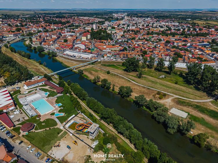Casă cu 11 camere cu Canalizare în Lugoj