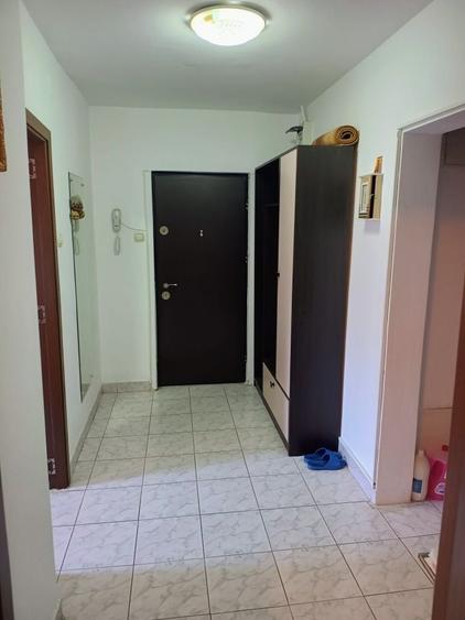 Apartament cu 3 camere decomandat în Vitan