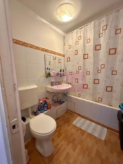 Apartament cu 3 camere decomandat în Rahova