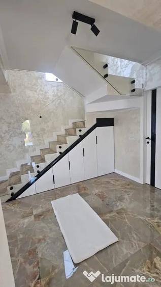 Casă cu 4 camere cu Teren 300 Mp în Central