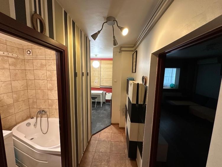Garsonieră decomandată în Gorjului