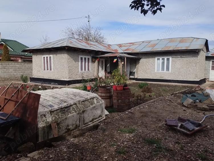 Casă cu 4 camere cu Teren 1600 Mp în Central