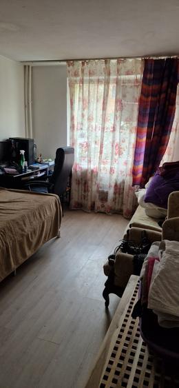 Apartament cu 4 camere decomandat în Berceni