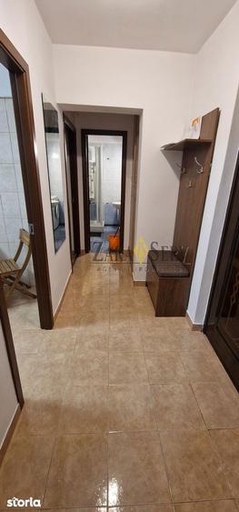 Apartament cu 2 camere, mobilat în Republicii