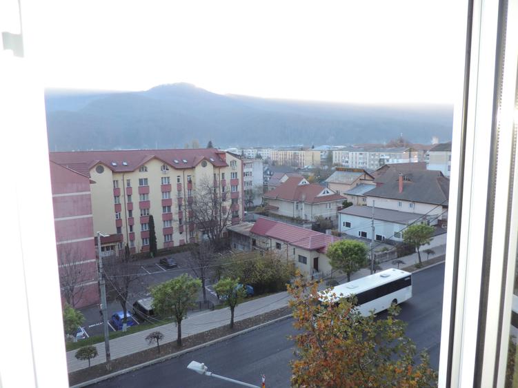 Apartament cu 3 camere decomandat în Mărăței