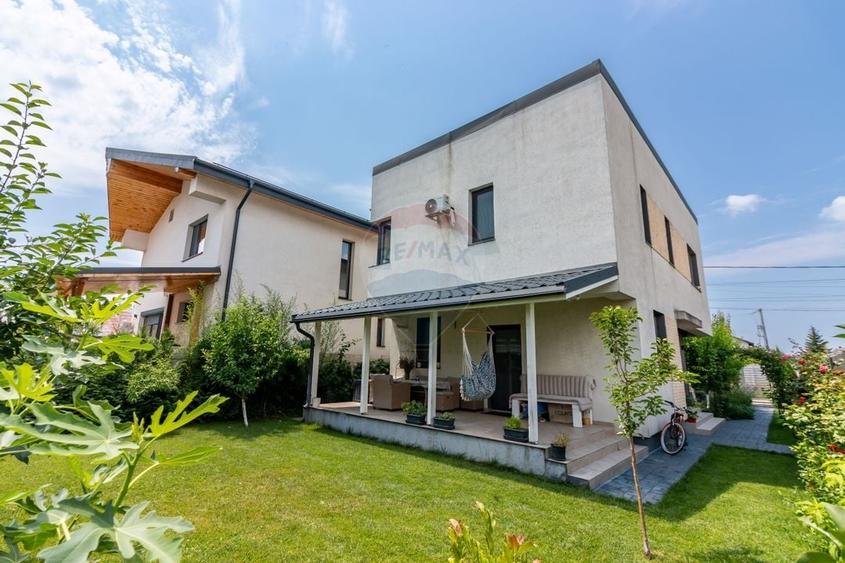 Casă individuală cu 4 camere cu Teren 320 Mp în Tunari