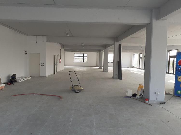 Spațiu comercial, de 1,557 mp, în Cățelu