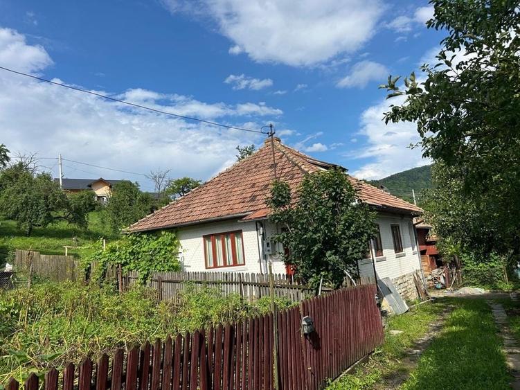 Casă cu 4 camere în Secăria