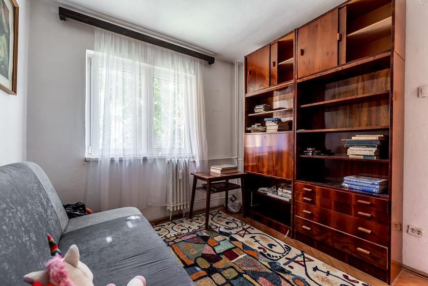 Apartament cu 3 camere semidecomandat în Aurel Vlaicu