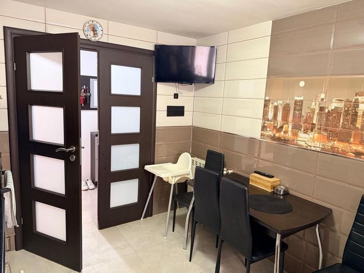 Apartament cu 3 camere decomandat în Dorobanți 1
