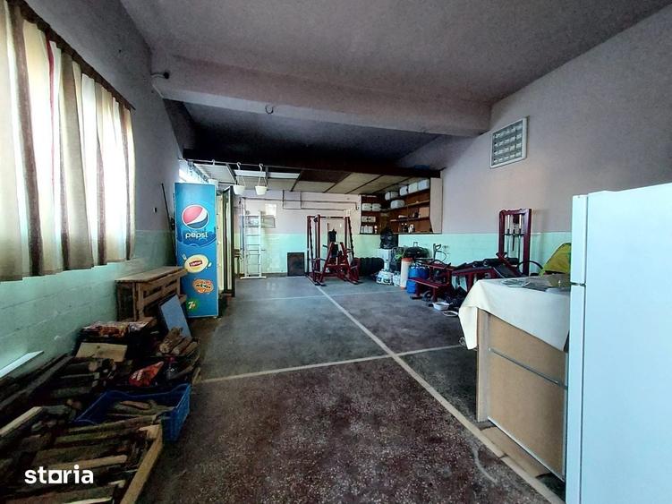 Casă cu 6 camere cu Teren 250 Mp în Central