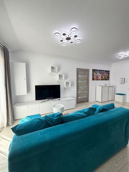 Apartament cu 2 camere semidecomandat, mobilat în Florești