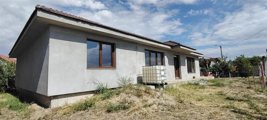 Casă cu 4 camere cu Teren 700 Mp în Episcopia Bihorului