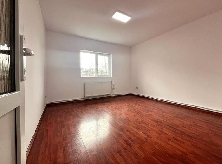 Casă individuală cu 3 camere cu Canalizare în Băneasa