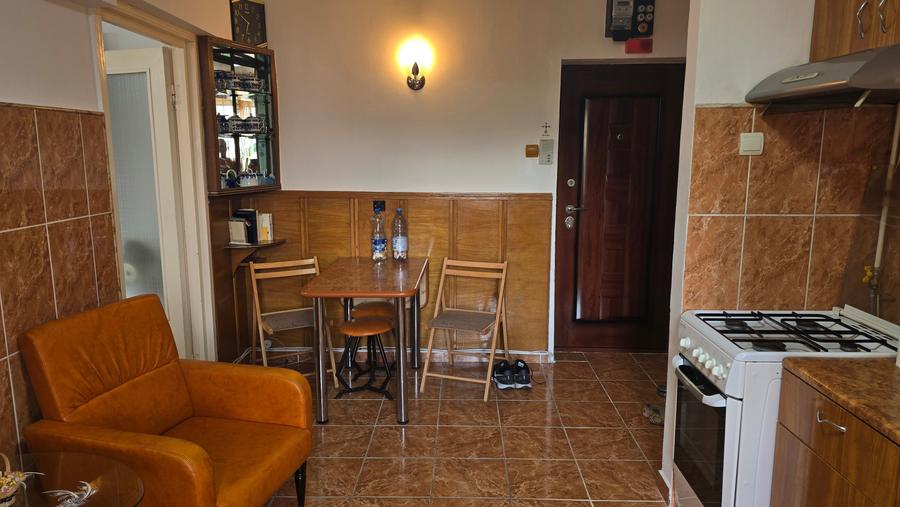 Inchiriez apartament 2 camere in Deva,  Mihai Viteazu (Piata Centrala), etaj 3 - 4