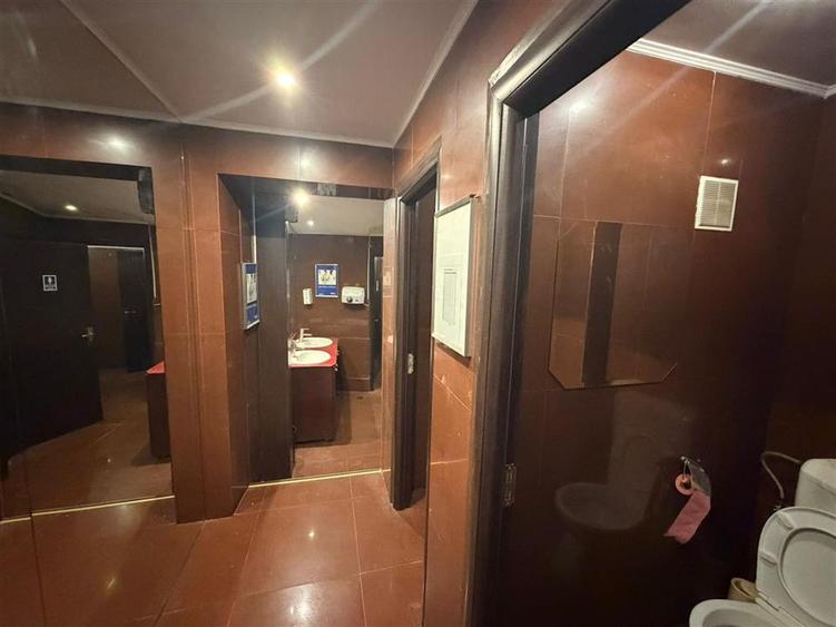 Spațiu comercial, de 538.26000976563 mp, în P-ța Muncii