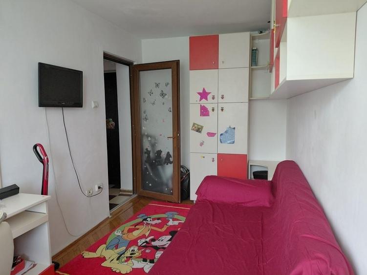 Apartament cu 3 camere semidecomandat în Abator