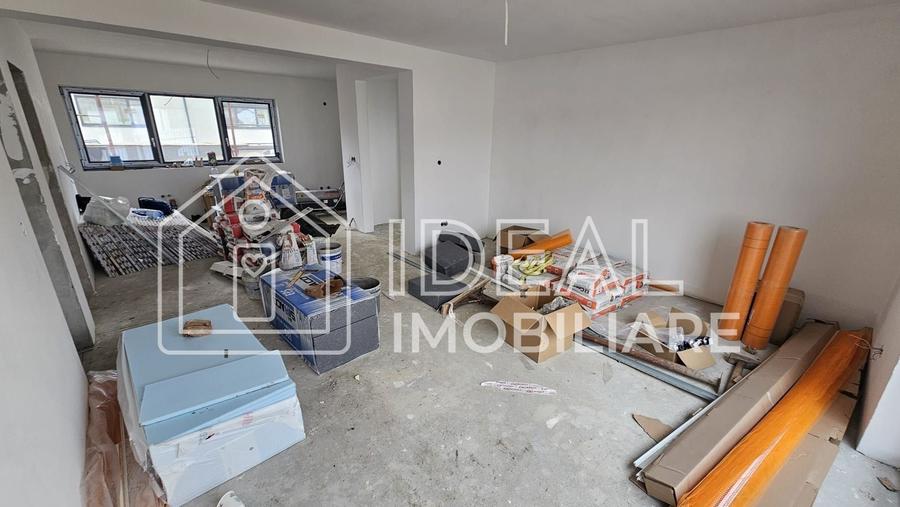 Duplex cu 4 camere cu Canalizare în Est