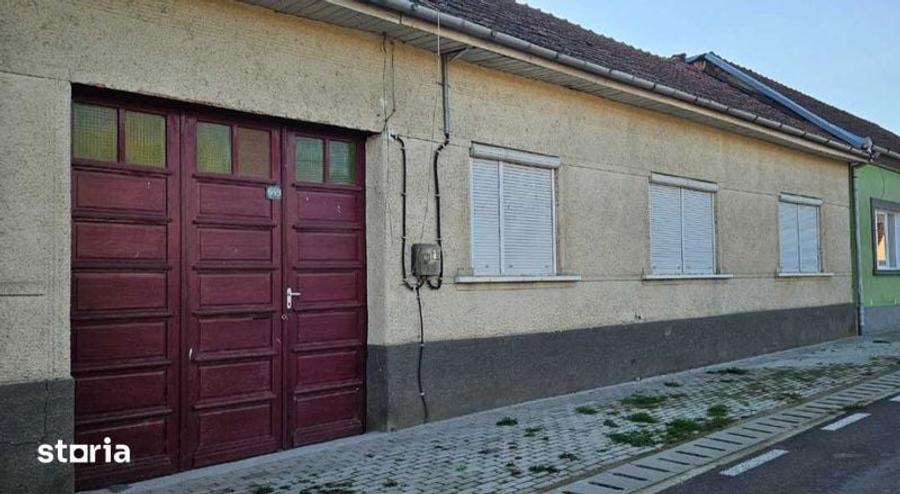 Casă cu 4 camere cu Teren 1100 Mp în Bozovici