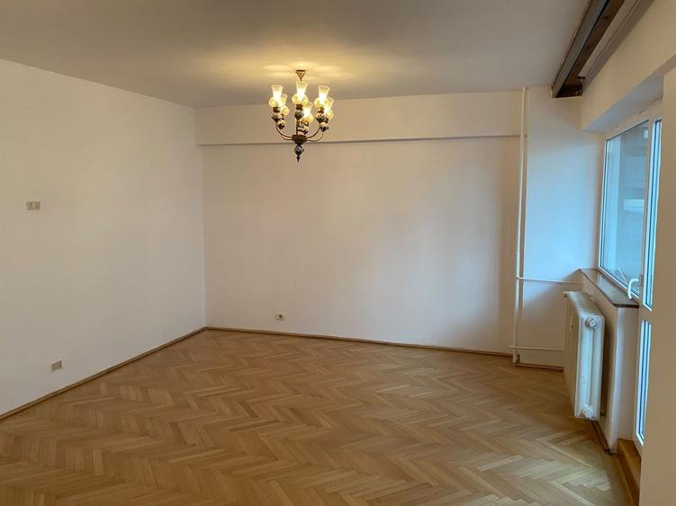 Apartament cu 3 camere decomandat în Dorobanți