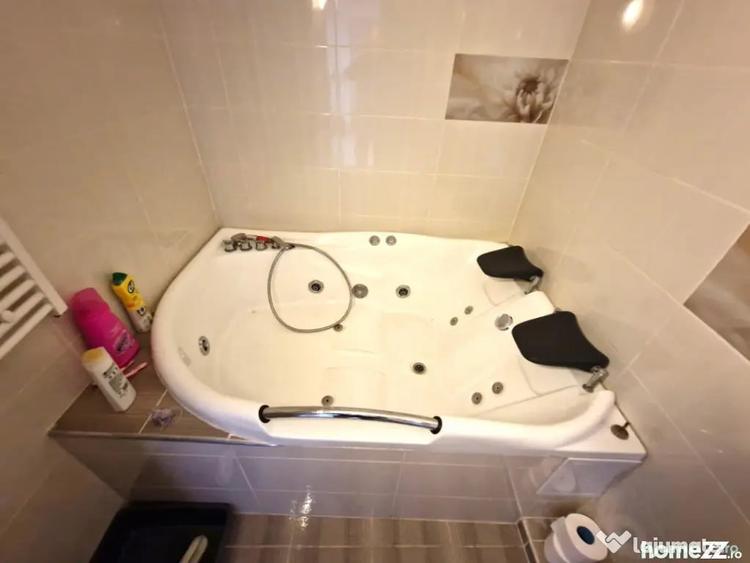 Apartament cu 4 camere decomandat în Central