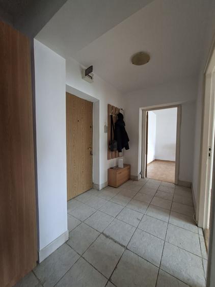 Apartament cu 2 camere decomandat în Sârbi