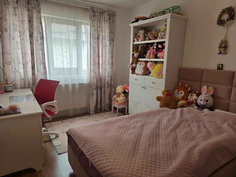 Casă cu 5 camere cu Canalizare în Sud