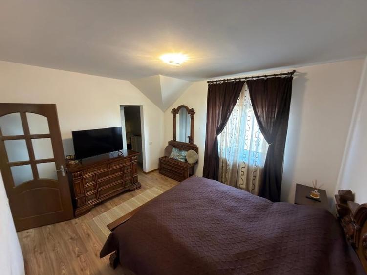 Duplex cu 4 camere cu Canalizare în Valea Adâncă
