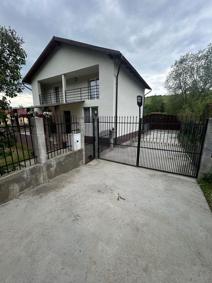 Casă cu 4 camere în Stolna