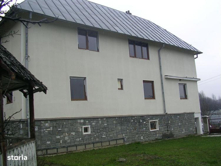 Casă cu 4 camere în Central