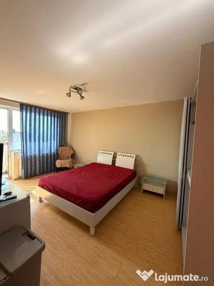 Apartament cu 3 camere decomandat în Exterior Vest