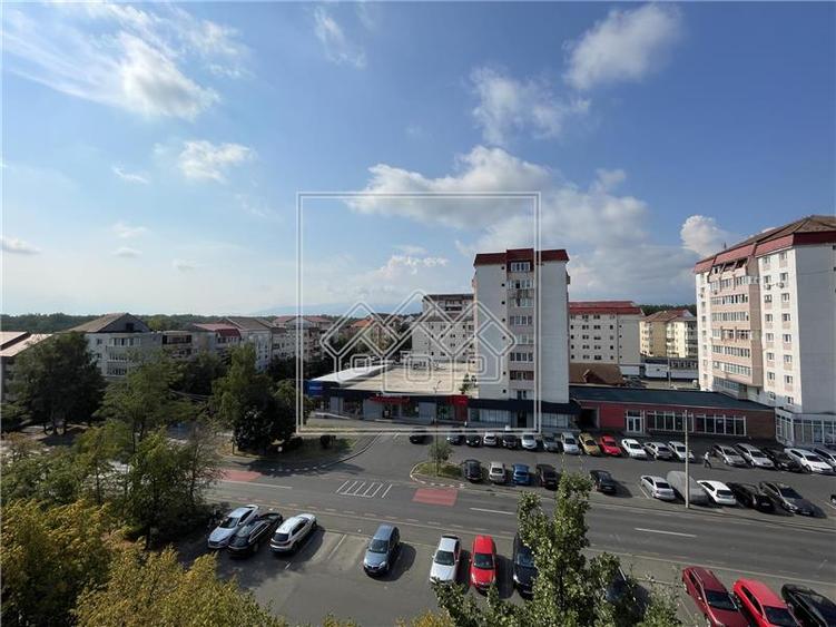 Apartament cu 2 camere decomandat în Valea Aurie