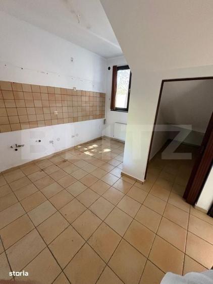 Casă cu 4 camere în Central