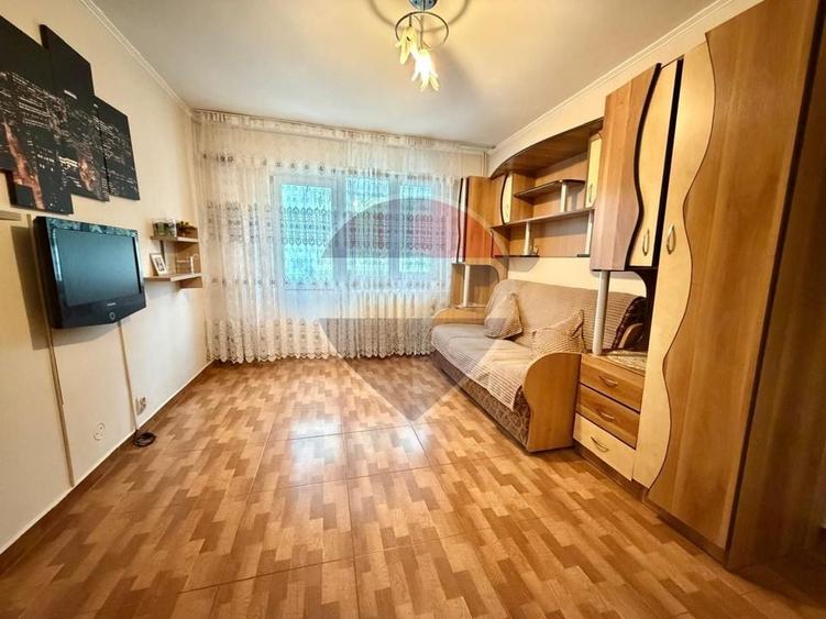 Apartament cu 2 camere semidecomandat, mobilat în Sud