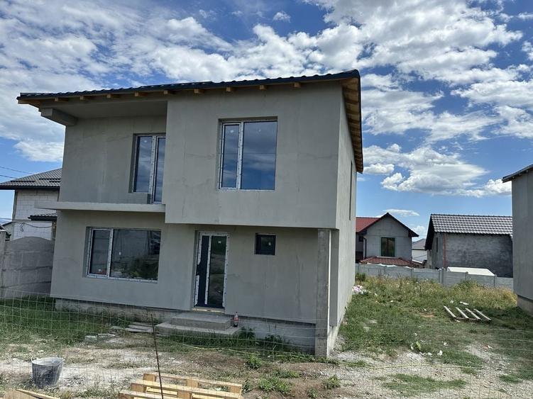 Casă cu 4 camere cu Teren 160 Mp în Central